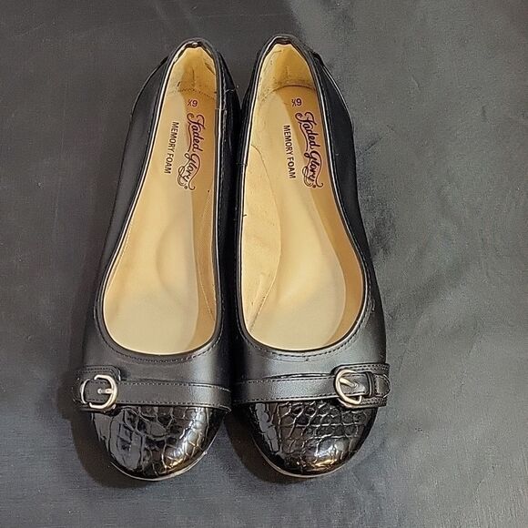 Faded Glory Women's Buckle Toe Flat SHOE - Picture 2 of 13